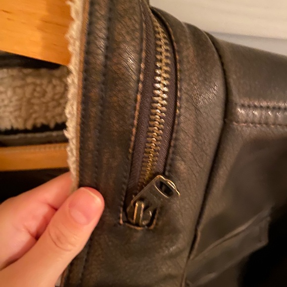 Authentic Brand New Mens Levi’s Brown Leather Jacket with Sherpa Lining size XL - Picture 11 of 14